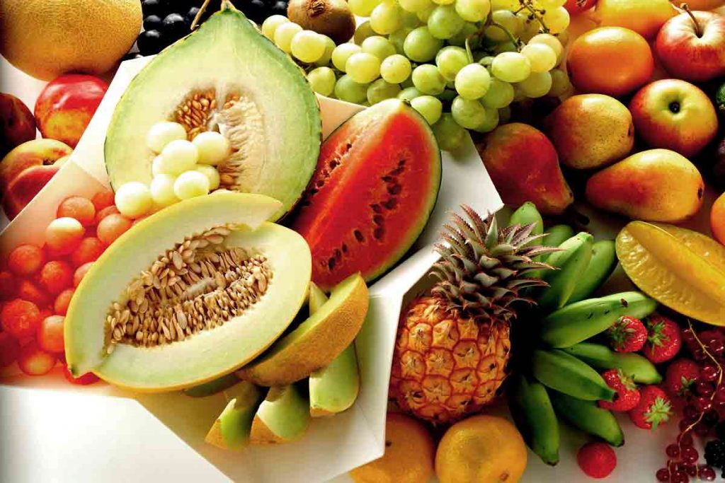 La frutta: bisogna mangiarla prima, dopo, o lontano dai pasti?