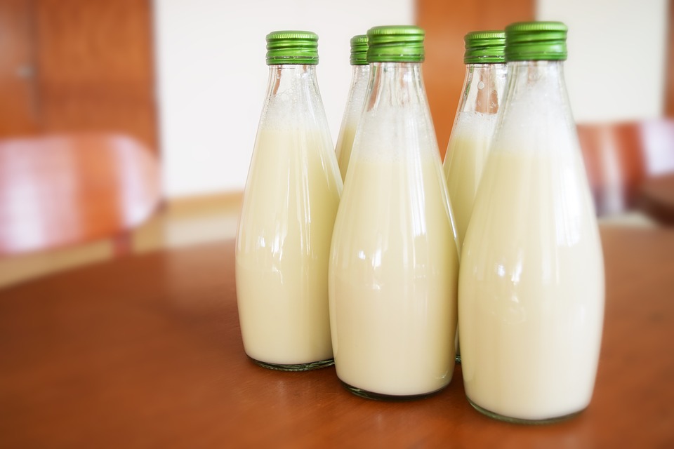 bere latte fa bene o male alla salute